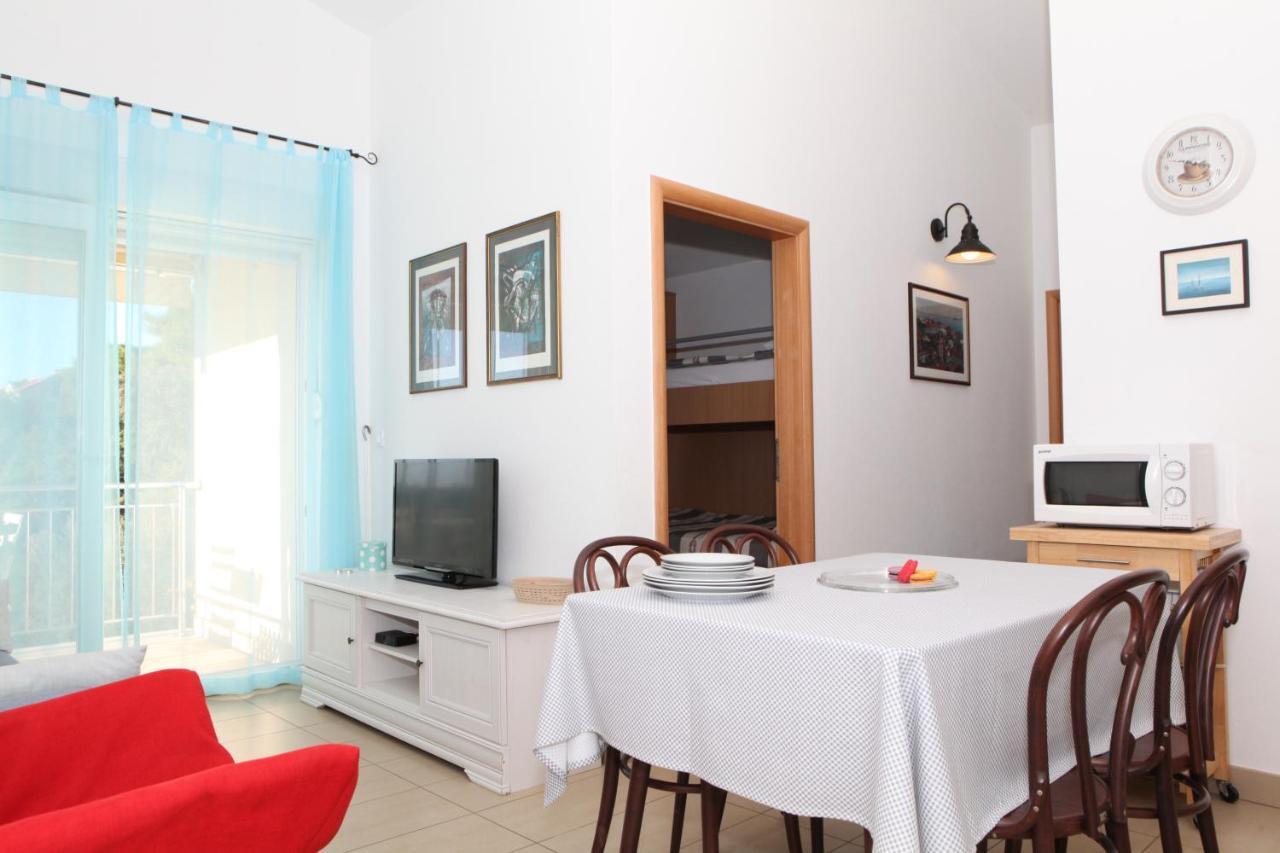 Sea View Apartment *